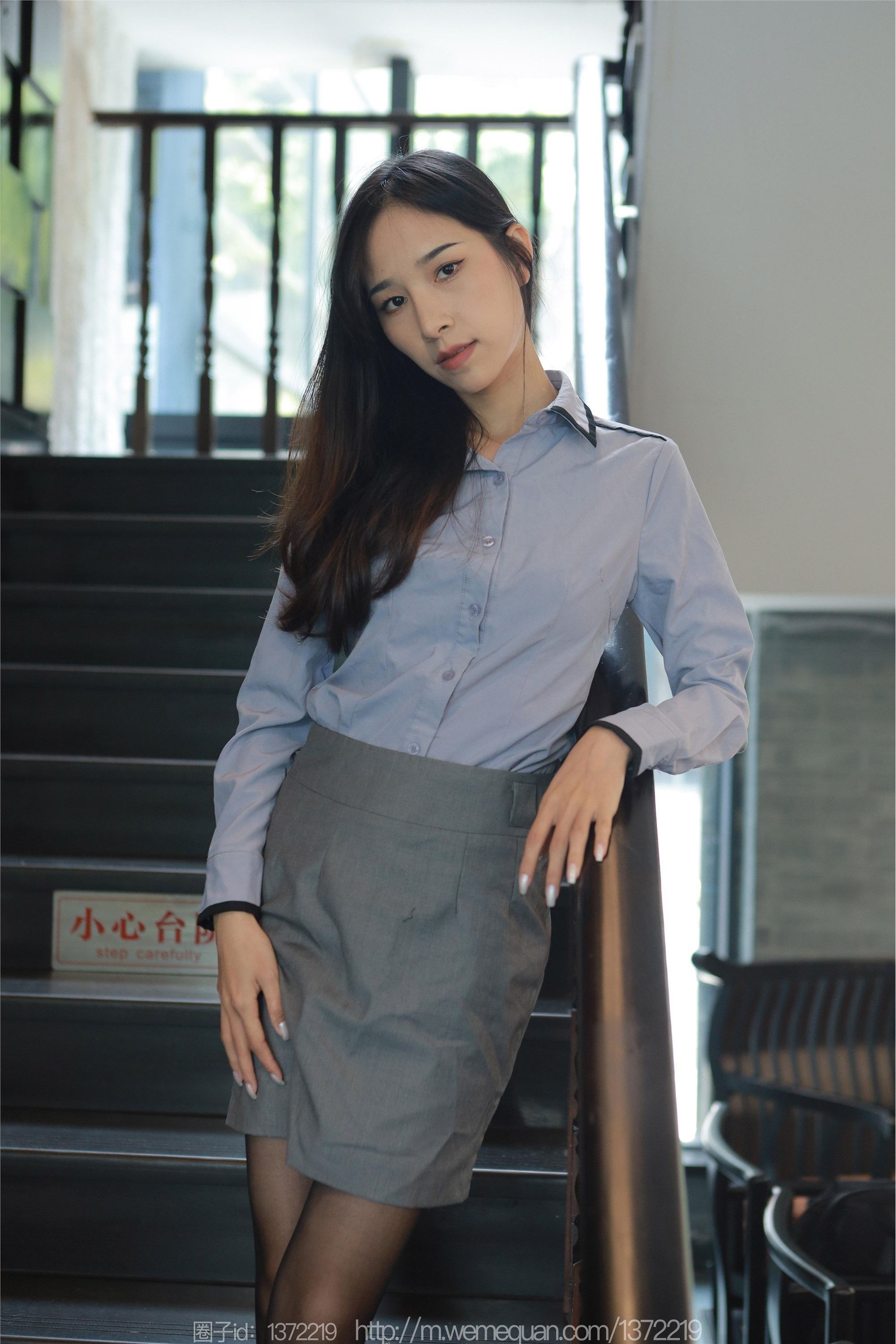 IESS异思趣向  2023.08.02 丝享家 1496 美子《楼梯上的春光》